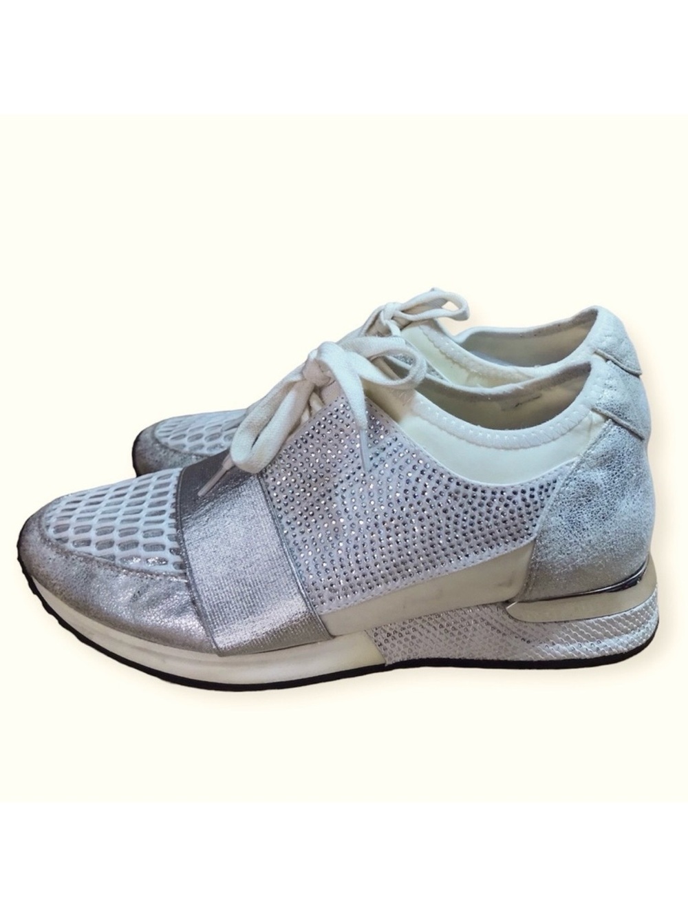 LS Cream and Silver Metallic Fashion Sneakers Size EU 40 US 9